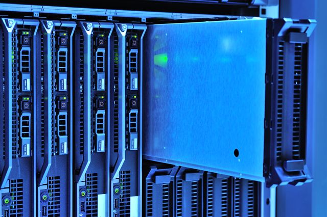 AlmaLinux vs Ubuntu Server logo comparison — choosing the right Linux distribution for business servers